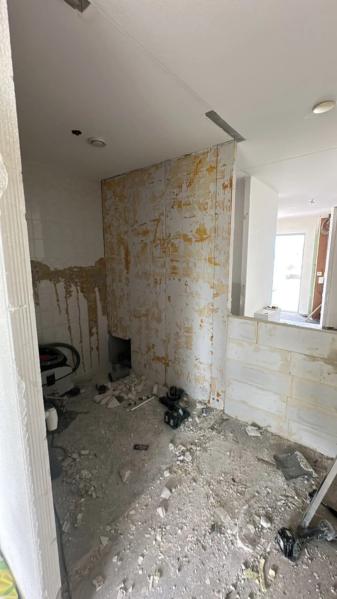 Appartementrenovatie in Heerhugowaard: van sloop tot nieuwe indeling